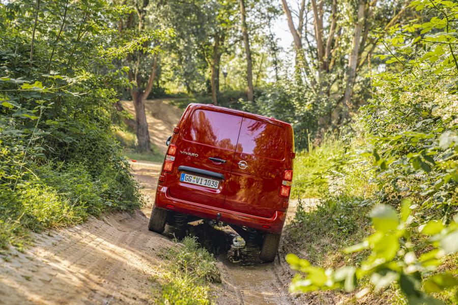  Opel Vivaro Van 4x4 2019 года  (фото 2 из 22)